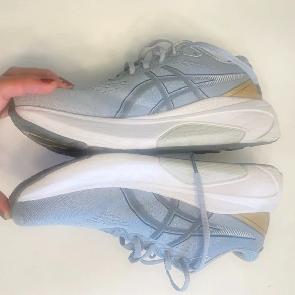 ASICS Women's Athletic Shoes in Light gray and Gold - Picture 4 of 9